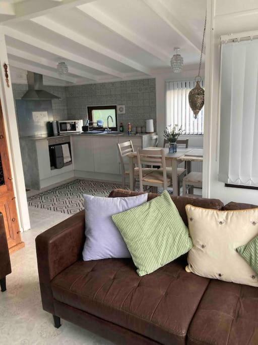 בילת' וולס Cwtch Cymru Lodge 7F Caer Beris Holiday Lodge Park מראה חיצוני תמונה