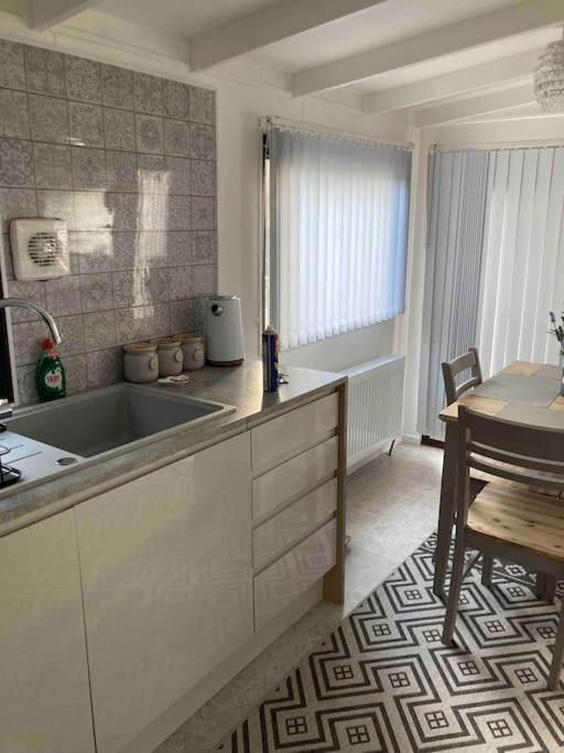 בילת' וולס Cwtch Cymru Lodge 7F Caer Beris Holiday Lodge Park מראה חיצוני תמונה